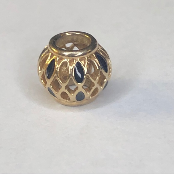 Pandora Solid 14k Royal Victorian Gold Charm G585 Ale - Picture 9 of 13
